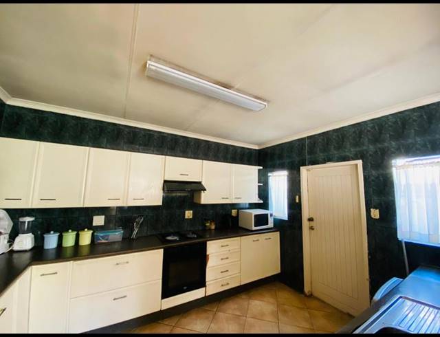 3 BEDROOM HOUSE FOR SALE IN KENSINGTON